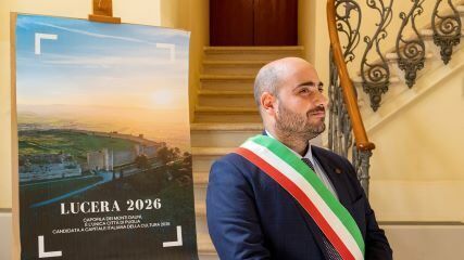 Corriere_PL's tweet photo. Il sindaco di Lucera
https://t.co/4uzngDsRI1
Lucera. Riconfermato con grande successo di voti il Sindaco uscente
Giuseppe Pitta il Sindaco scomodo per alcuni ma l’uomo che ha saputo coniugare cultura del territorio e amore p
Del 25 Maggio 2026 alle ore 23:48
#comunicatistampa https://t.co/J6irSJ5ZkW
