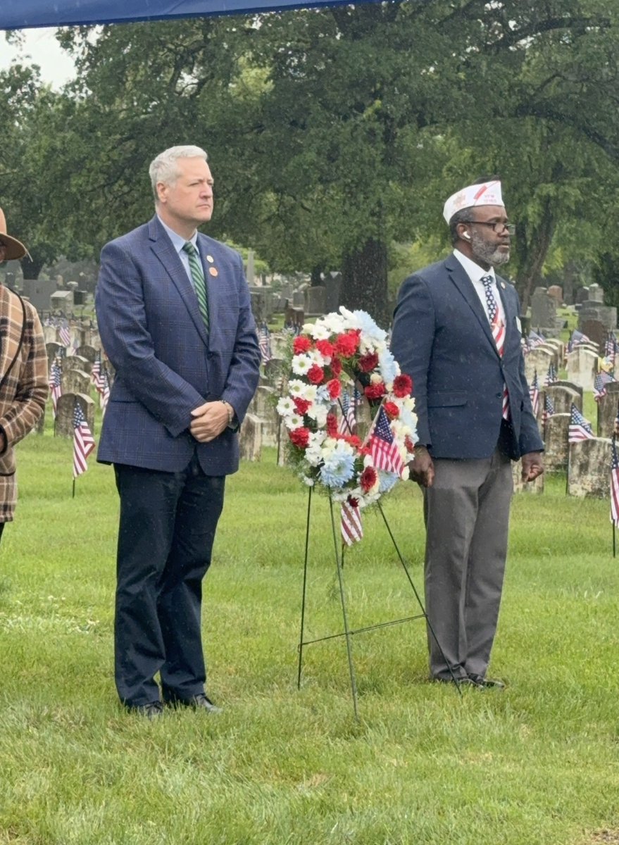 MercerPIO's tweet photo. Today, we came together to remember and honor the brave men and women who gave their lives in service to our country. As we mark the 250th anniversary of our nation, the ceremony served as a powerful reminder of the sacrifices made to protect our freedoms. https://t.co/OHcjX88HQk
