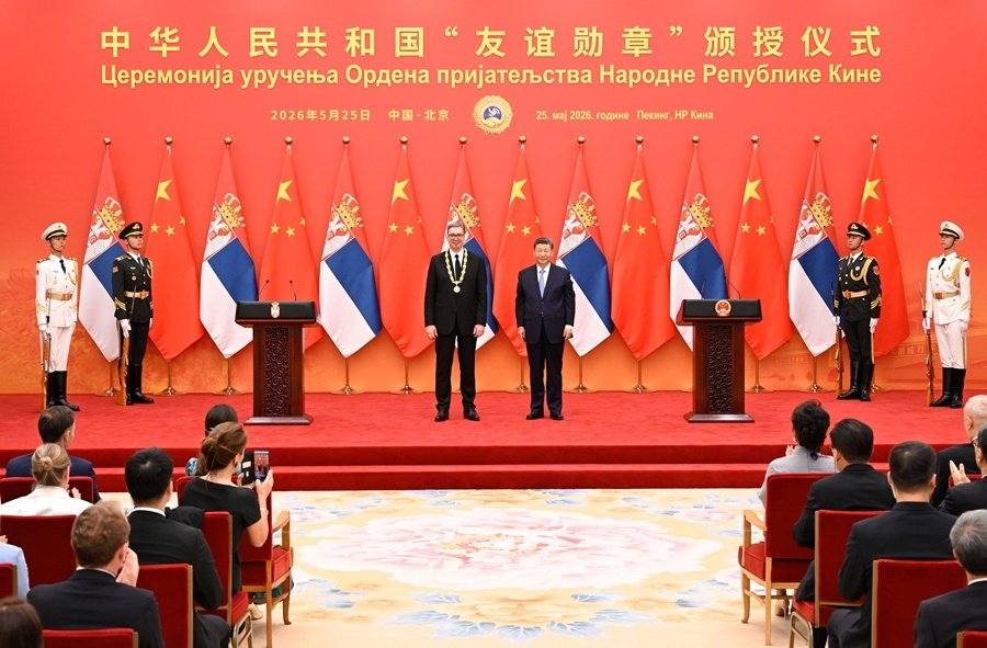 Luke220427's tweet photo. 5月25日晚，国家主席习近平在北京人民大会堂为塞尔维亚总统武契奇举行“友谊勋章”颁授仪式。 https://t.co/2r14Z39HM7