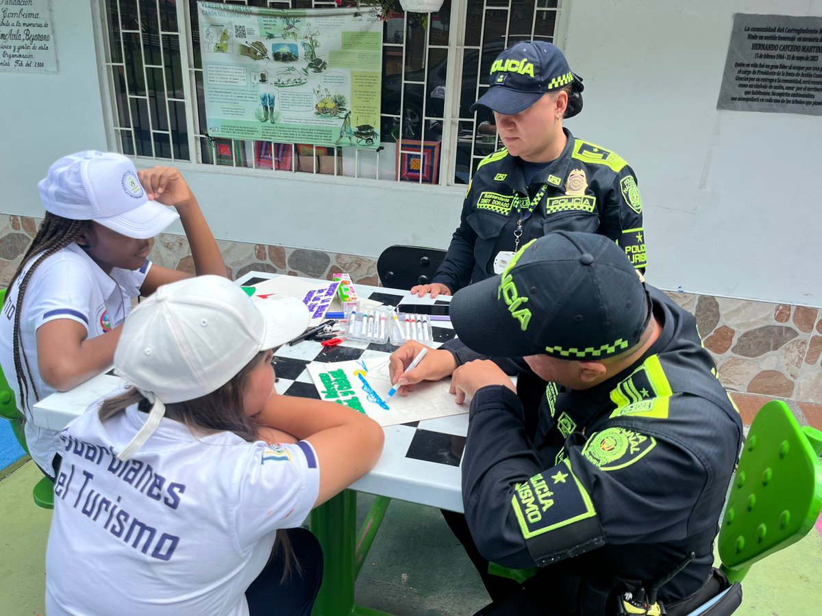 ProteccionPonal's tweet photo. En #Ibagué realizamos jornada de sensibilización ambiental con los Guardianes del Turismo, en articulación con Parques Nacionales Naturales y Cortolima, promoviendo el cuidado de los recursos naturales en Juntas y el Cañón del Combeima. 
#TurismoSeguro https://t.co/ckCbjuJXSf
