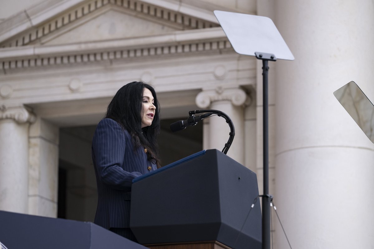 ArlingtonNatl's tweet photo. Thank you to everyone who attended to honor the men and women of the U.S. Armed Forces who have given their lives in defense of our freedoms throughout our nation’s 250-year history.

📸Elizabeth Fraser https://t.co/97GyMC1EfY