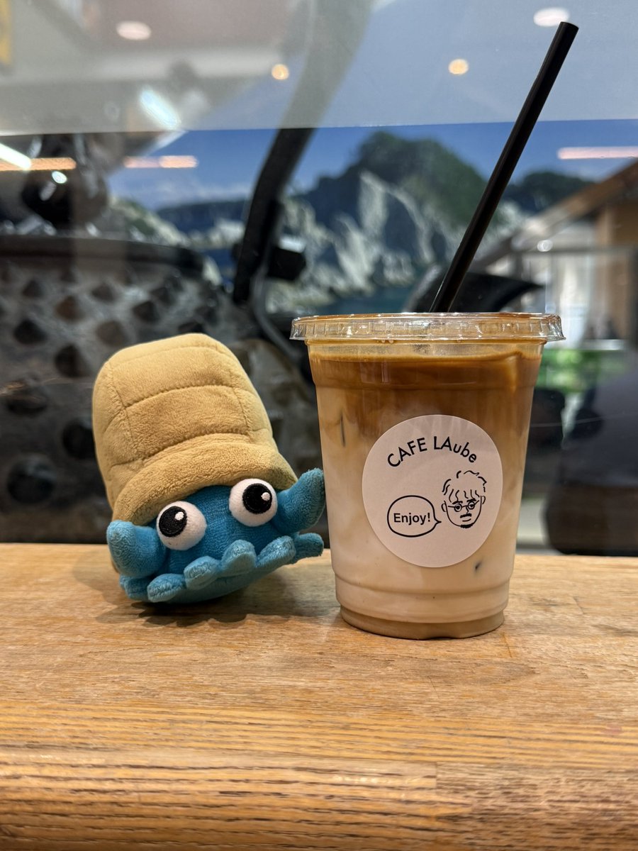 inusarukishi's tweet photo. おはようございます！カフェラテ美味しい https://t.co/c1Uz3UPb7n
