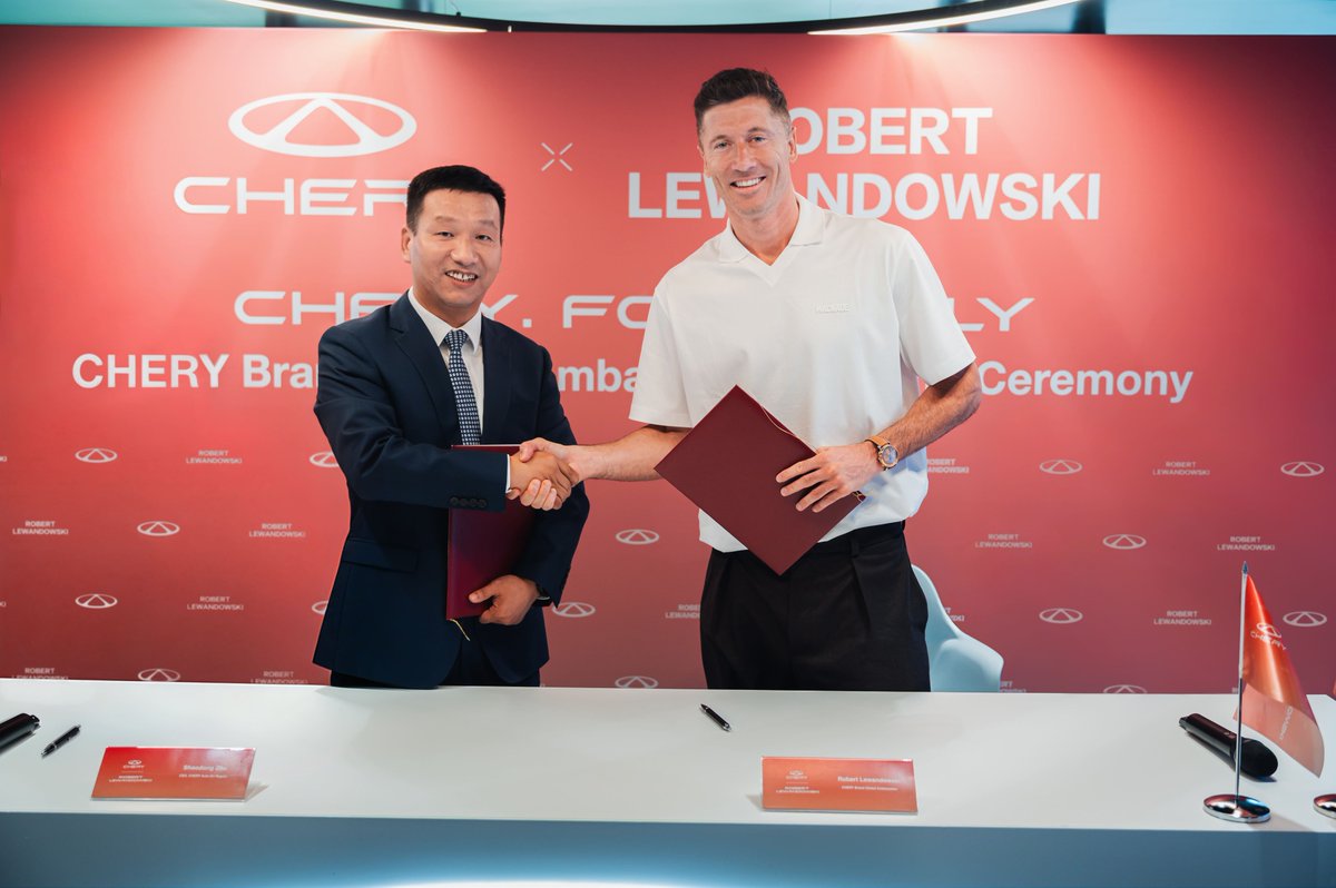 autos_digital's tweet photo. #Noticias l El reconocido futbolista Robert Lewandowski se convierte en nuevo embajador global de Chery💯

La alianza representa un nuevo capítulo para la marca, uniendo innovación, seguridad, tecnología y liderazgo.
 
🔗Toda la información en el link:⬇️
https://t.co/Lgv1fVFAU5 https://t.co/q1pytt5cqG