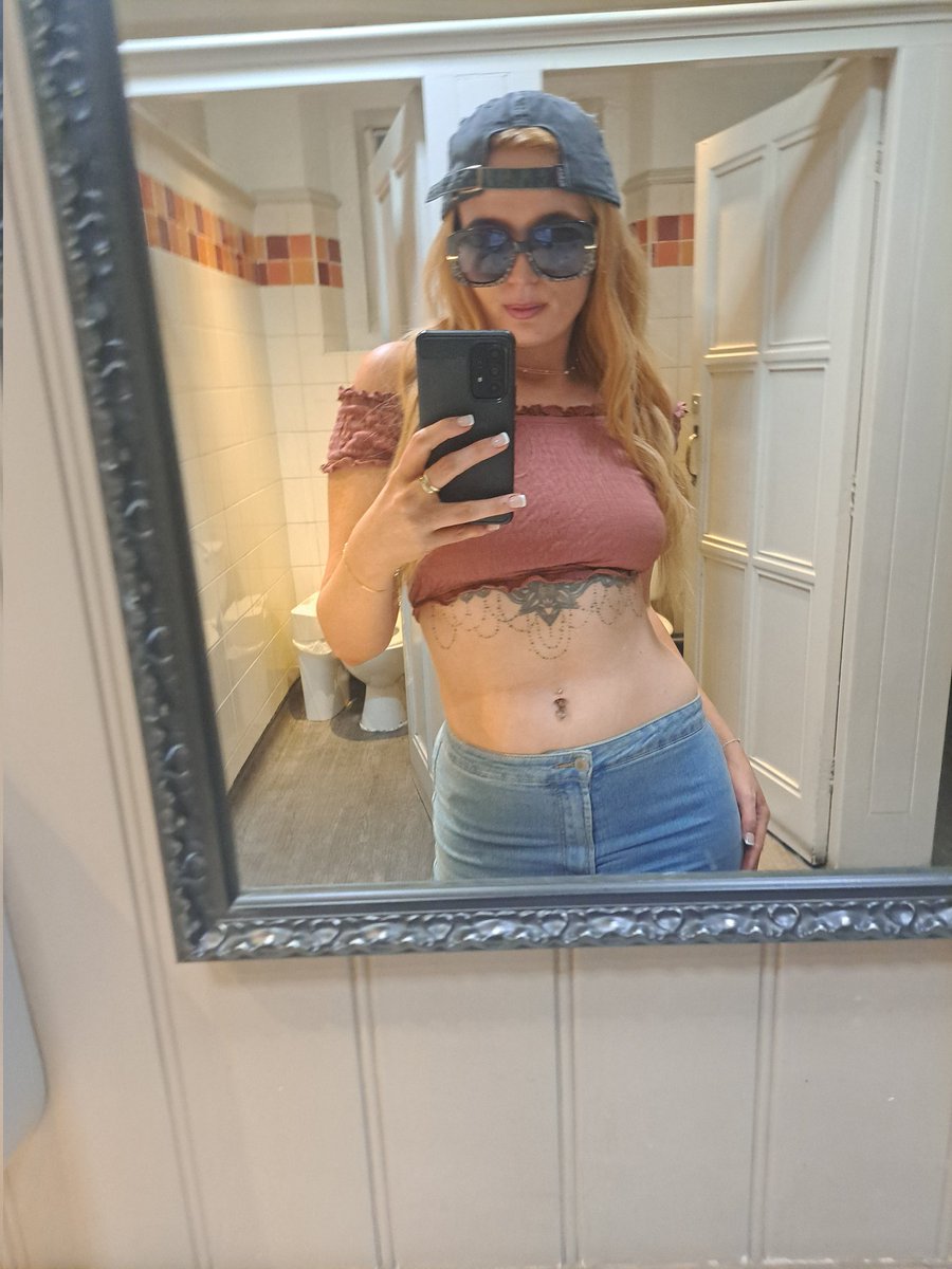 kayryan_'s tweet photo. Few vodkas in and decided to rob my mates hat for a photo shoot https://t.co/wRhipUyOmQ