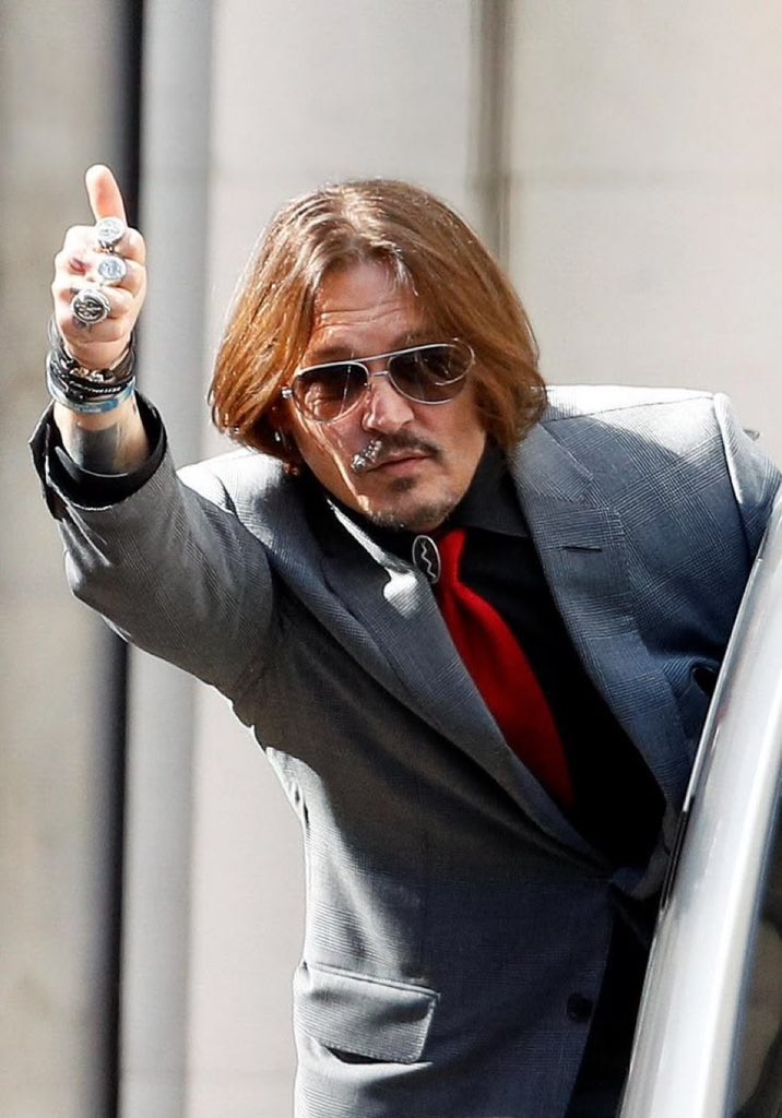 Johnny Depp tweet media
