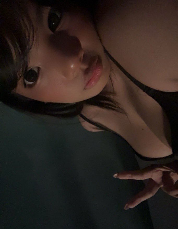 pumiiwompwomp's tweet photo. messy bed lol https://t.co/FWGEtRr73X