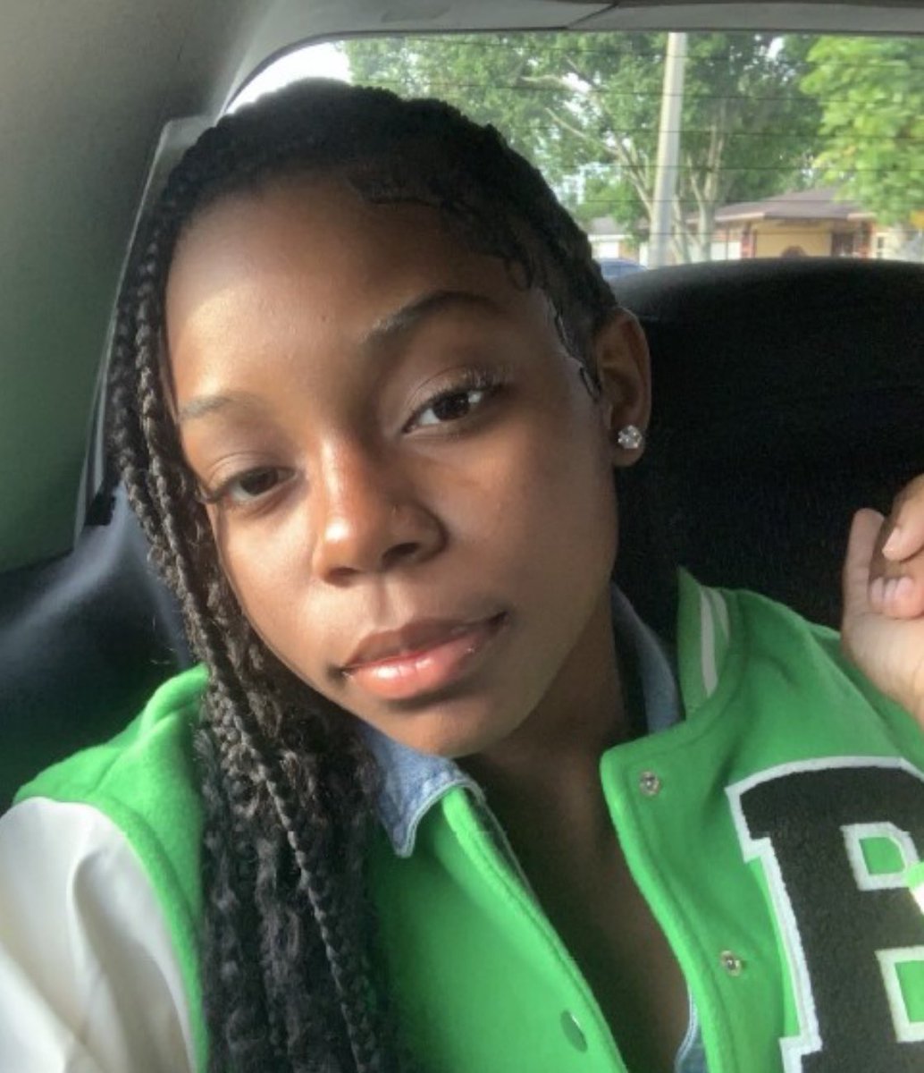browardsheriff's tweet photo. MISSING PERSON: Have you seen 15yo Melanie Reyes? According to detectives, she was last seen shortly after 7 pm on 5/23 in the 1300 block of Seaview Drive in North Lauderdale. She is 5’4”, 110 lbs. Call 954-321-4200 w/info. https://t.co/3htMUaIqJT https://t.co/4sElYDyezG