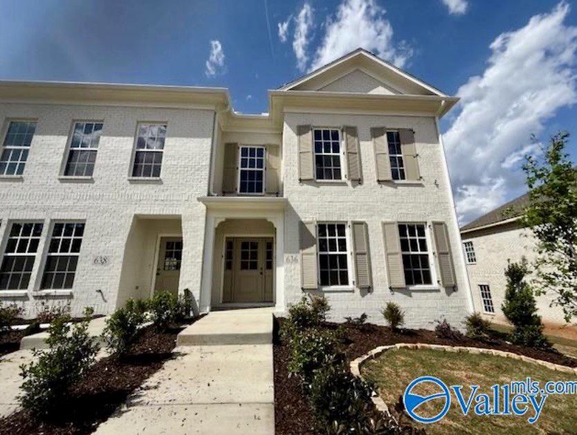 danielmstephens's tweet photo. 101 Upperline Street in Town Madison is officially under contract.

Full listing: https://t.co/8srCtonlPa

A full weekend of house hunting turned into a great result for my buyers, Dino and Beth.

Photo courtesy of ValleyMLS / Breland Homes. https://t.co/W1CspPkWor