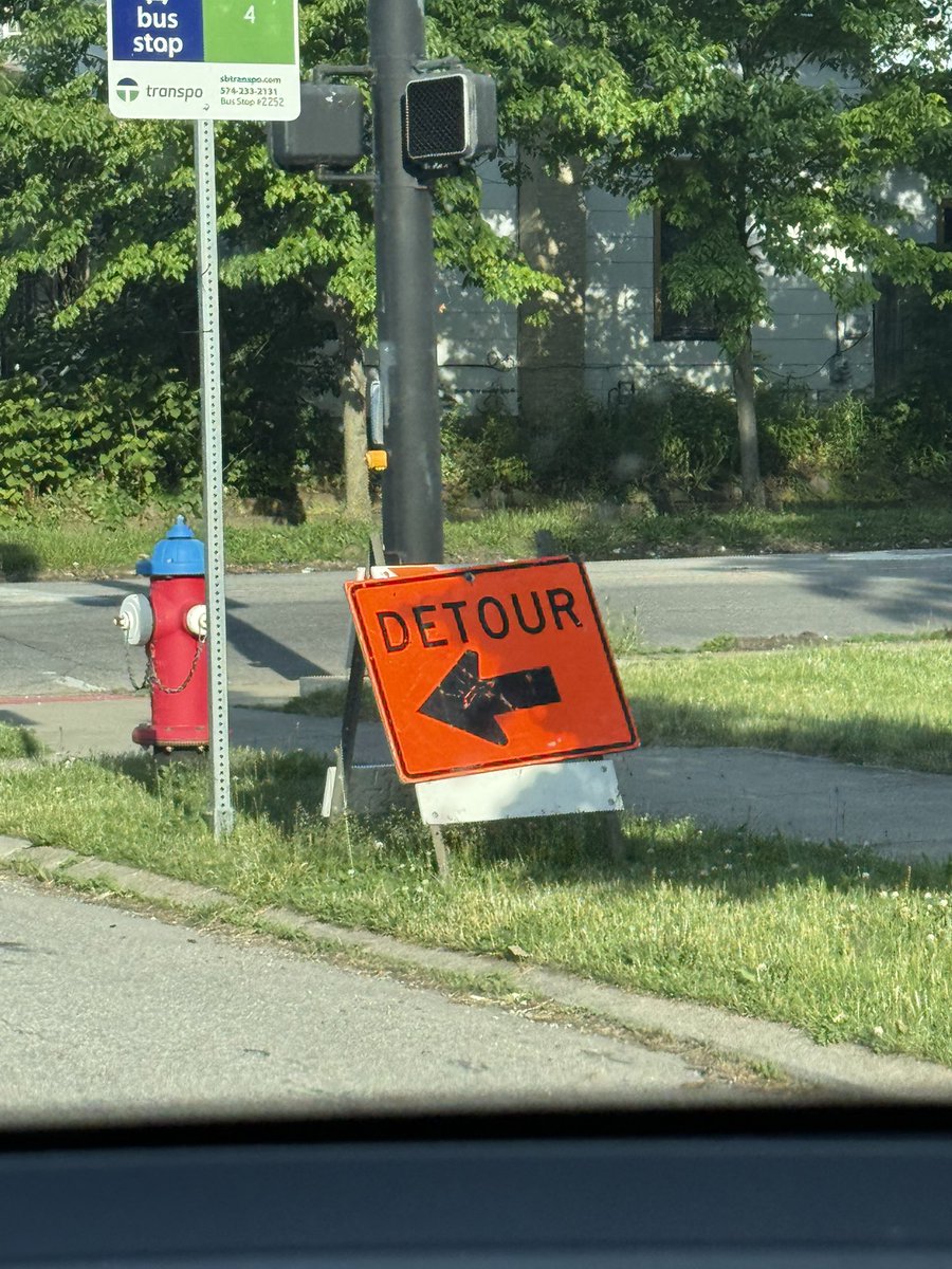 juj_95's tweet photo. Detour promo in South Bend, IN oh @kimpetras this is majorrrr https://t.co/Dflc5PpApW