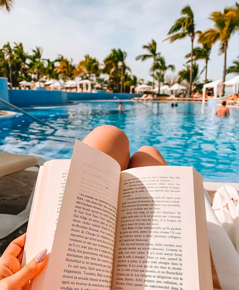 pbmembers's tweet photo. ☀️ Escape to pure relaxation at Pueblo Bonito — unwind by the pool with a good book in hand and the sound of paradise all around you. 📖🌴

What’s your favorite book to read on vacation? Tell us in the comments! ✨ https://t.co/xPTTQHG883