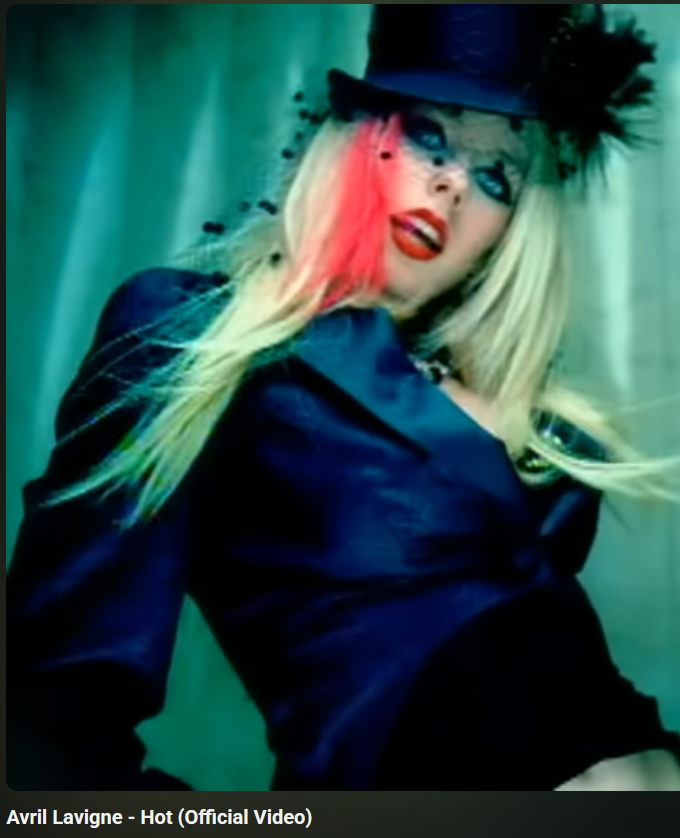 blackstarstan's tweet photo. Cuando busco "Avril Lavigne - Hot" en Google:

Lo que busco // Lo que Google creyó que buscaba https://t.co/vmagCuiocy