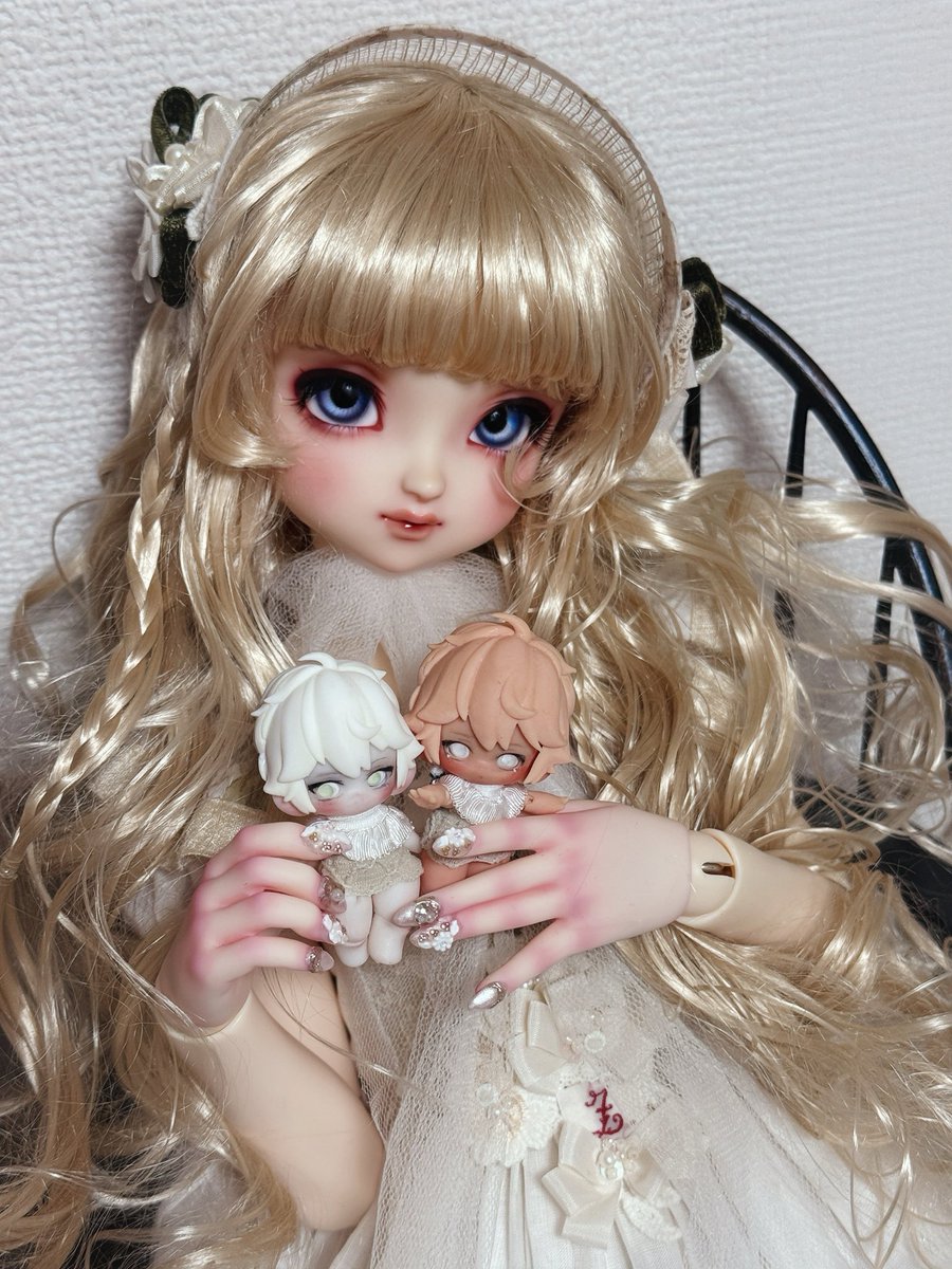 Tykimikotohs's tweet photo. おはようございます〜☀️  

ちび子ちゃんたちのお洋服、やっと作ってあげました🤭  
気づいたらうちの子もドールちゃんごっこしてました〜🥺💕 https://t.co/tpx6dUYg6y