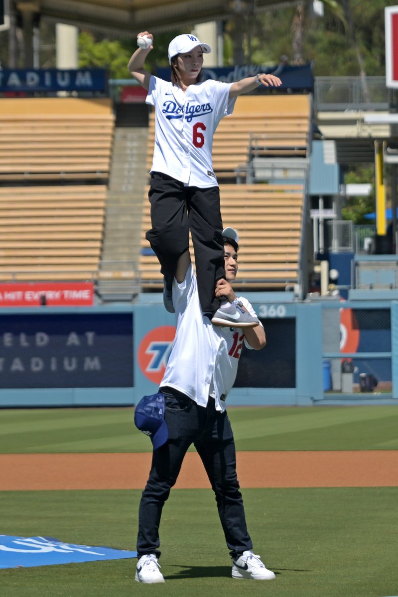 Dodger Blue tweet media