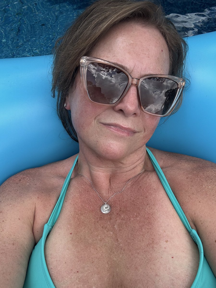 SouthernS_Soles's tweet photo. Finally snagged some pool time. https://t.co/AK9JNMizS6