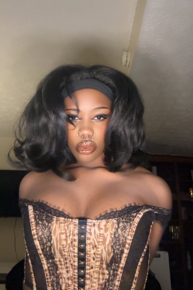 GoddessLay tweet media