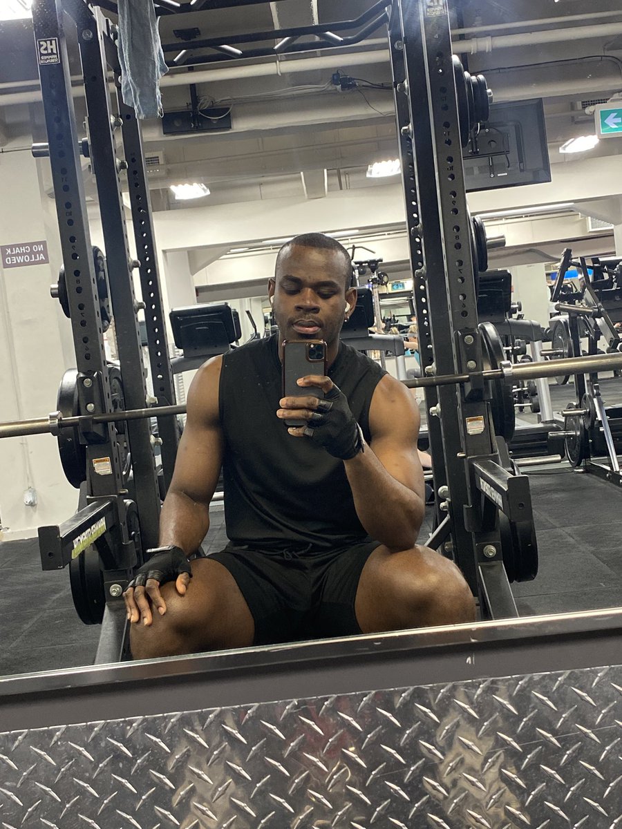 FINE AFRICAN MAN tweet media