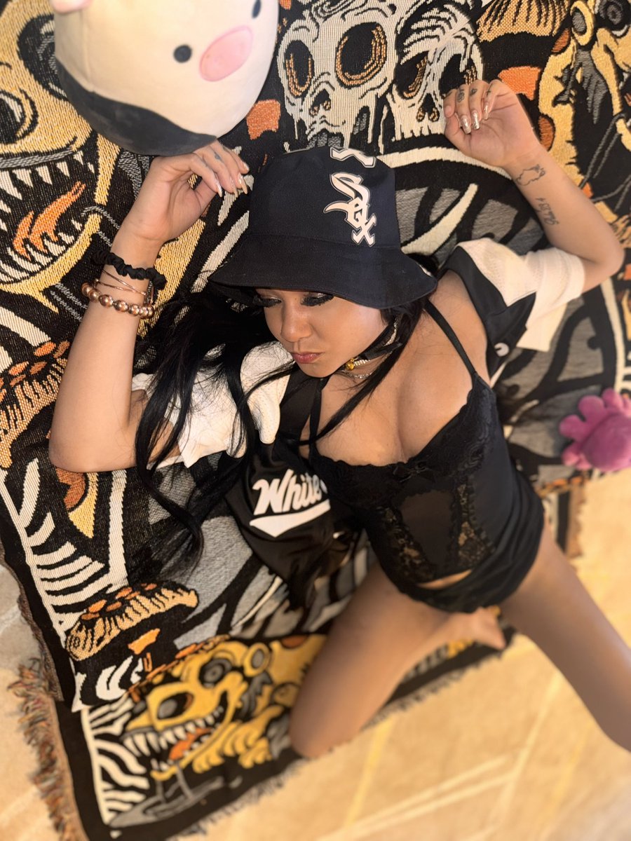 Datzashleyyy000's tweet photo. Jus vibin 🖤❣️ https://t.co/v5gPdKJLiM