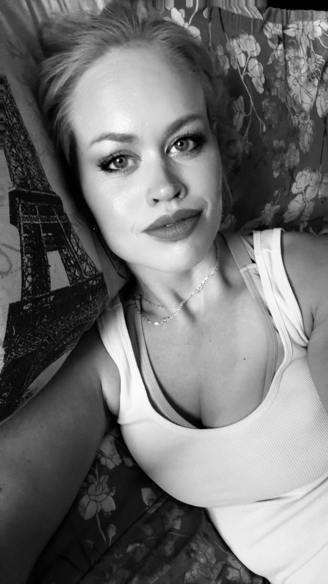 Kate Marie 🇺🇲🇮🇪🏴🇵🇱🇸🇰 tweet media
