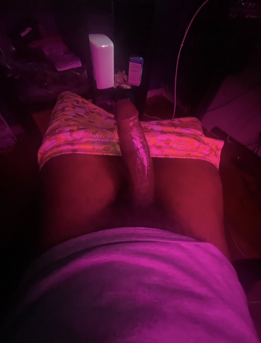 pediluvr's tweet photo. @mss4ttitud3_ come put a big dick in ya throat https://t.co/92h7BCBhqK