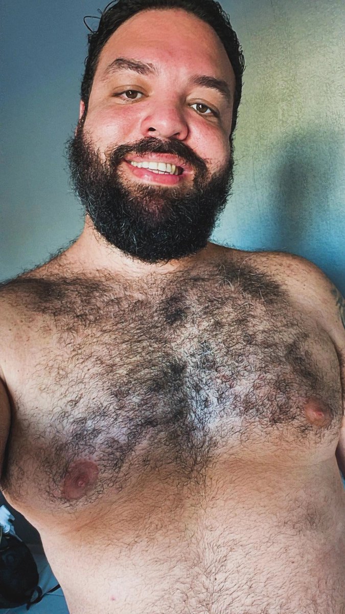 wagnerbs13's tweet photo. Um peito peludo pra vocês fazerem de travesseiro https://t.co/qbn4EnahqJ