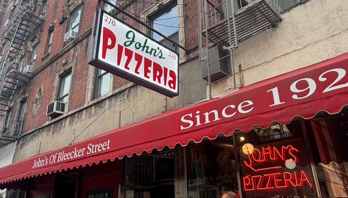 nwalr's tweet photo. East Coast Pizza Tour for @stoolpresidente best @onebite reviews 🍕 https://t.co/T4dRwBHVdw