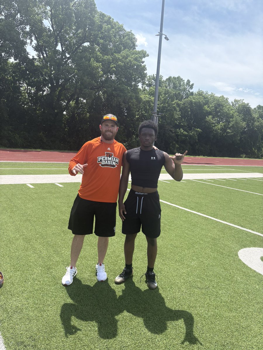 ZechariahGoinD1's tweet photo. Thank you @UTPBFootball for the invite to your camp this passed weekend I really enjoyed working with @UTPBCoachBook I learned so much and the VIBES thank you guys I can’t wait to watch you all this season! #flyfalcons https://t.co/zh9nCwI2LP