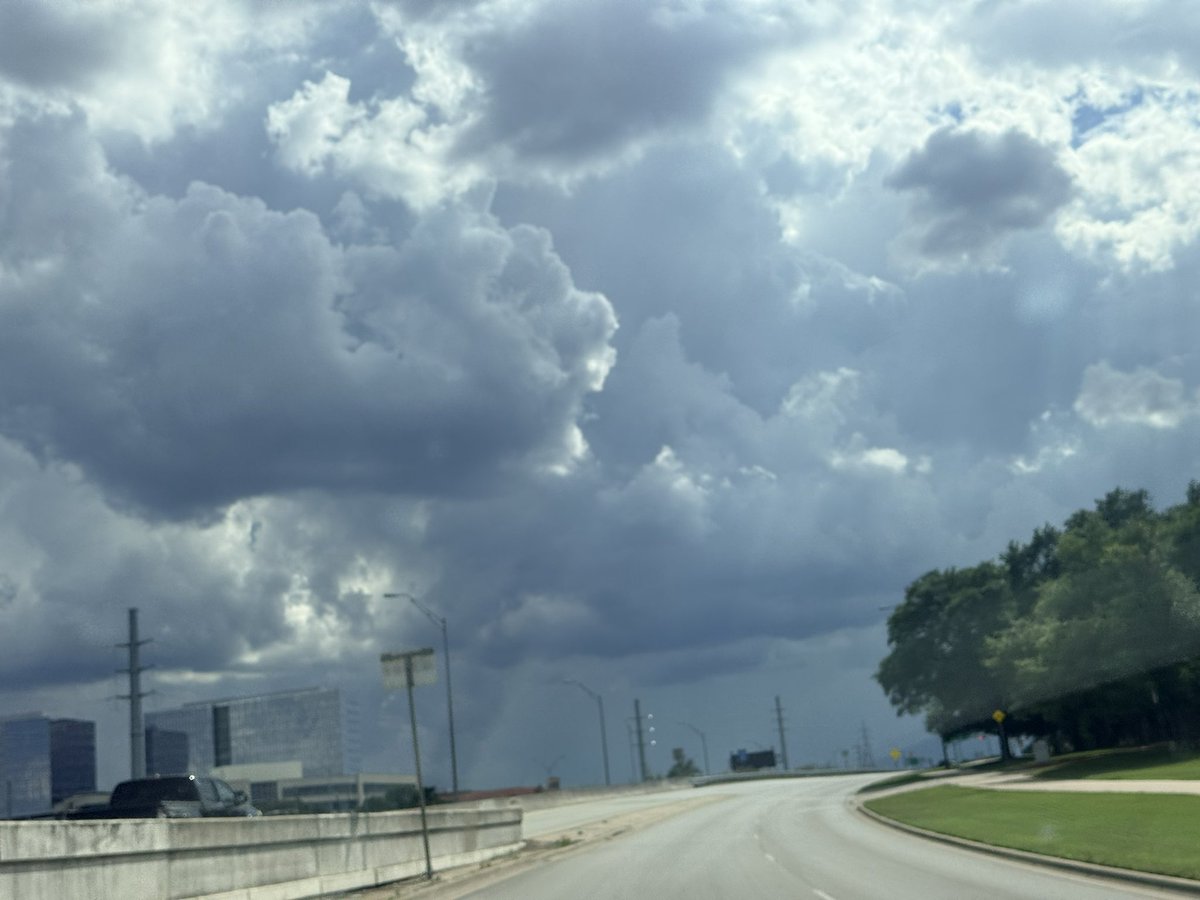Taylor_Kamn's tweet photo. Got some sprinkles in NW Austin near Domain. https://t.co/EMEJEV4fCn
