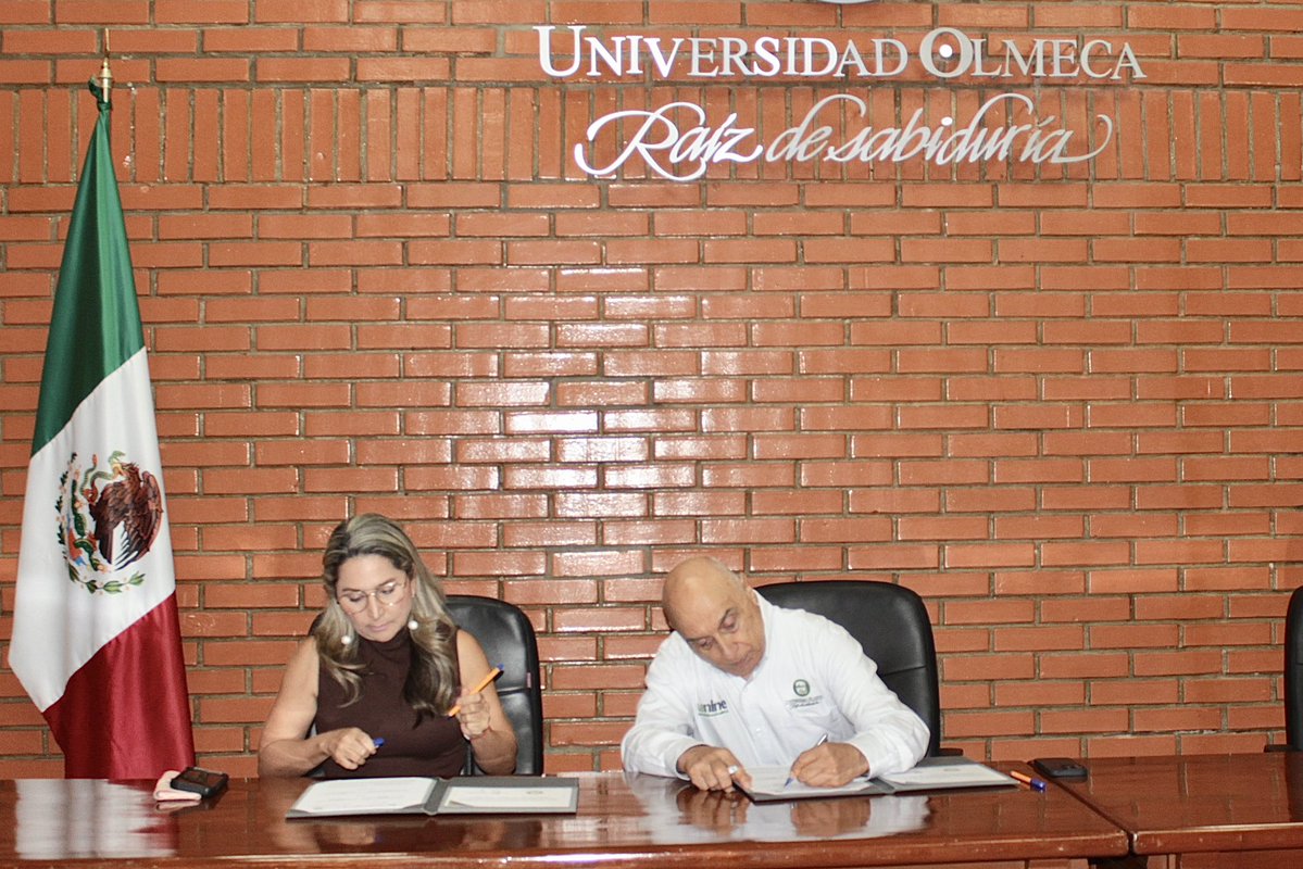 SNE_Tabasco's tweet photo. Firma de Convenio entre #SEE @VZarrabal y @UOlmeca para trabajar en beneficio de la comunidad estudiantil, que permita la oferta de oportunidades laborales y capacitaciones que favorezcan el desarrollo profesional. 

#Tabasco #SNE #SEE #UO https://t.co/OlUArLjCER