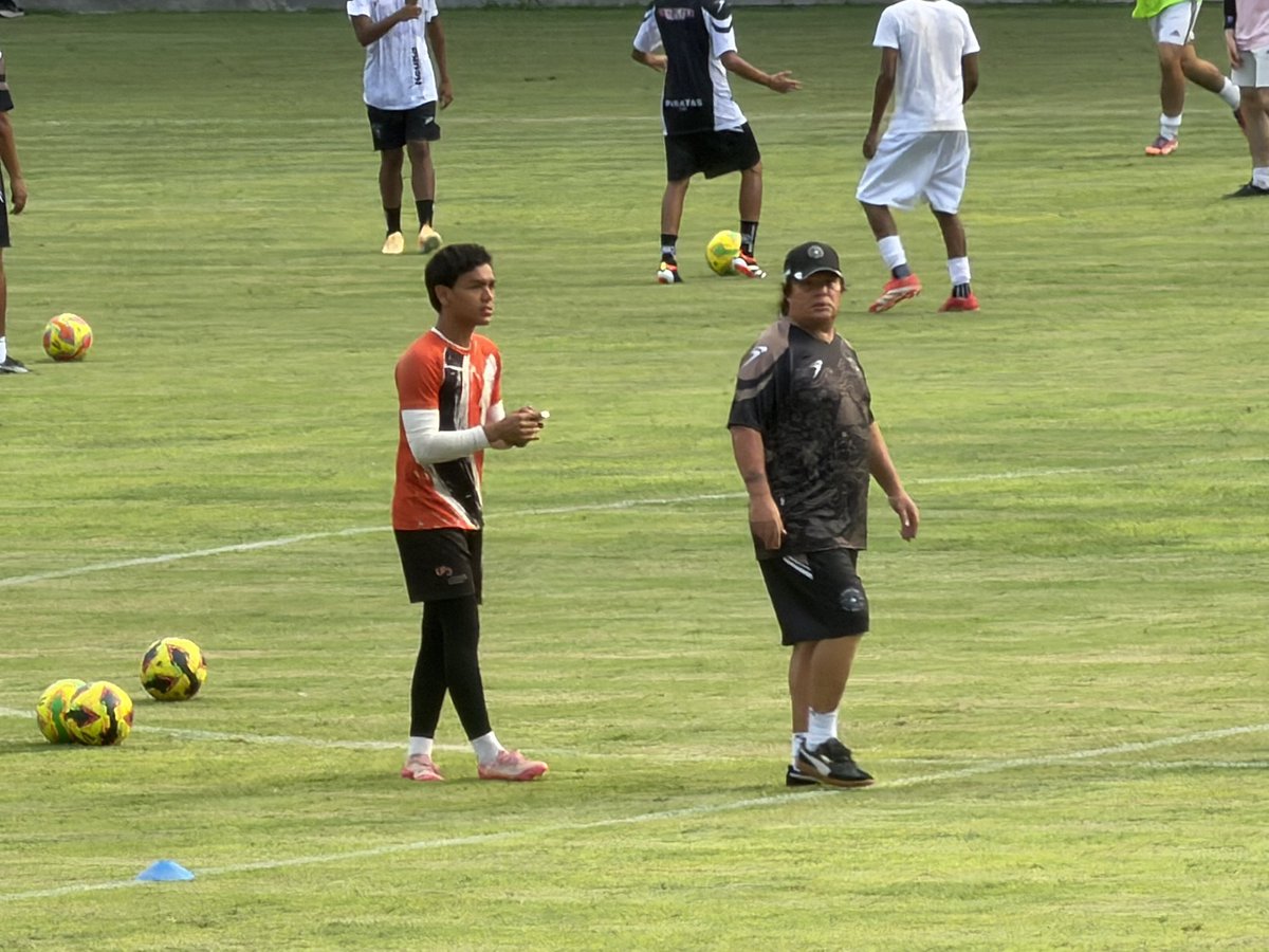 lamiradeldivino's tweet photo. La directiva de los @Piratasfutbolfc han hecho oficial la llegada del uruguayo Martín Rodríguez como nuevo Coordinador General de Desarrollo Deportivo del club.

El charrúa se encuentra apoyando a Mario García en el inicio de la pretemporada en el ‘Pirata’. https://t.co/R73cVynKGm