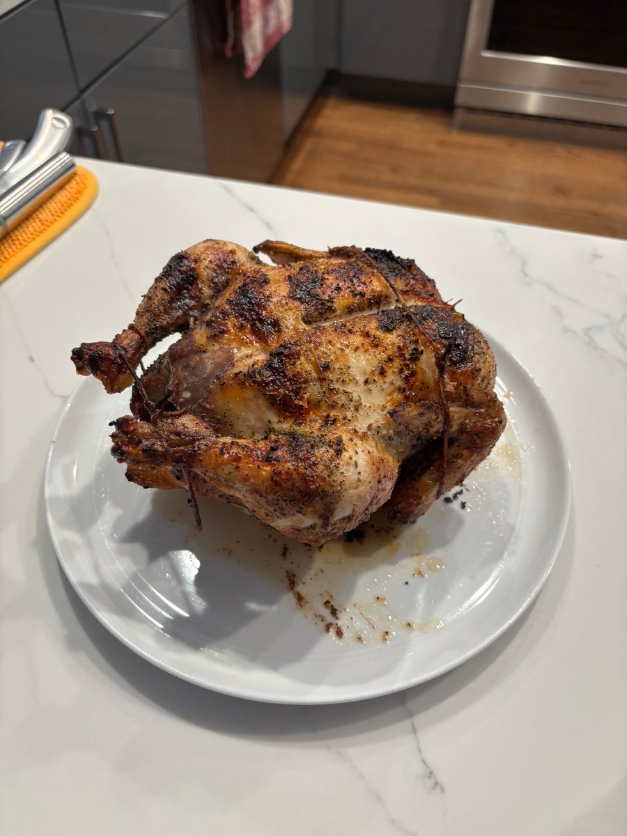 WendiChicago's tweet photo. First non-Costco rotisserie chicken of the season. @scottnations https://t.co/l2C8mAW6yE