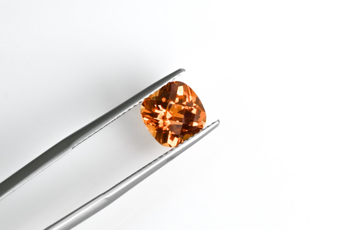 hiris_j's tweet photo. 초크랄스키 오렌지 사파이어🧡✨
체커보드 쿠션컷 7x7mm, 8x8mm
업로드 되었어요~🤗
https://t.co/vusIMEyjkV https://t.co/PIIP1P3fgj