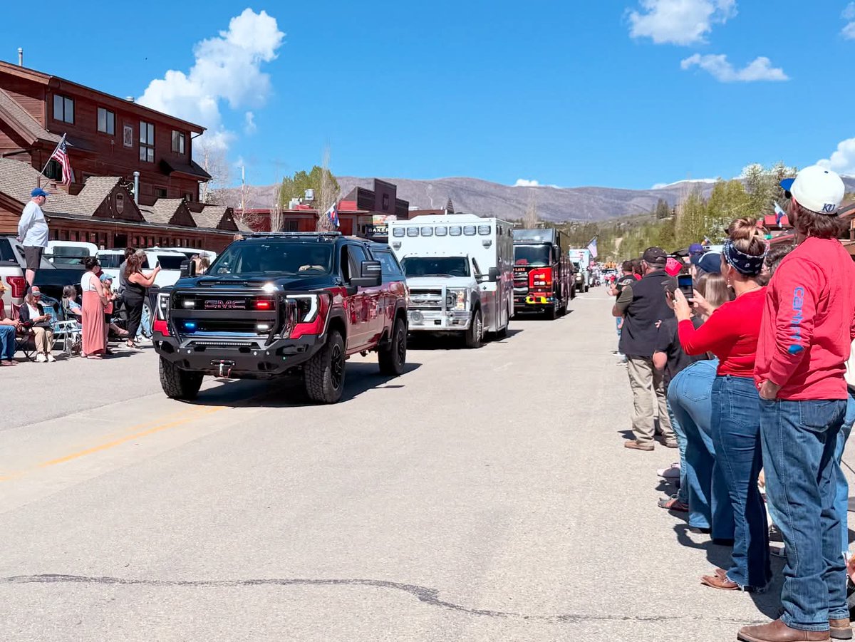 GLUSCWCO's tweet photo. We had a amazing parade today in Grand Lake honoring our fallen heros! Never forget the sacrifices they made!🇺🇸🗽 https://t.co/bGMpBvrHFH
