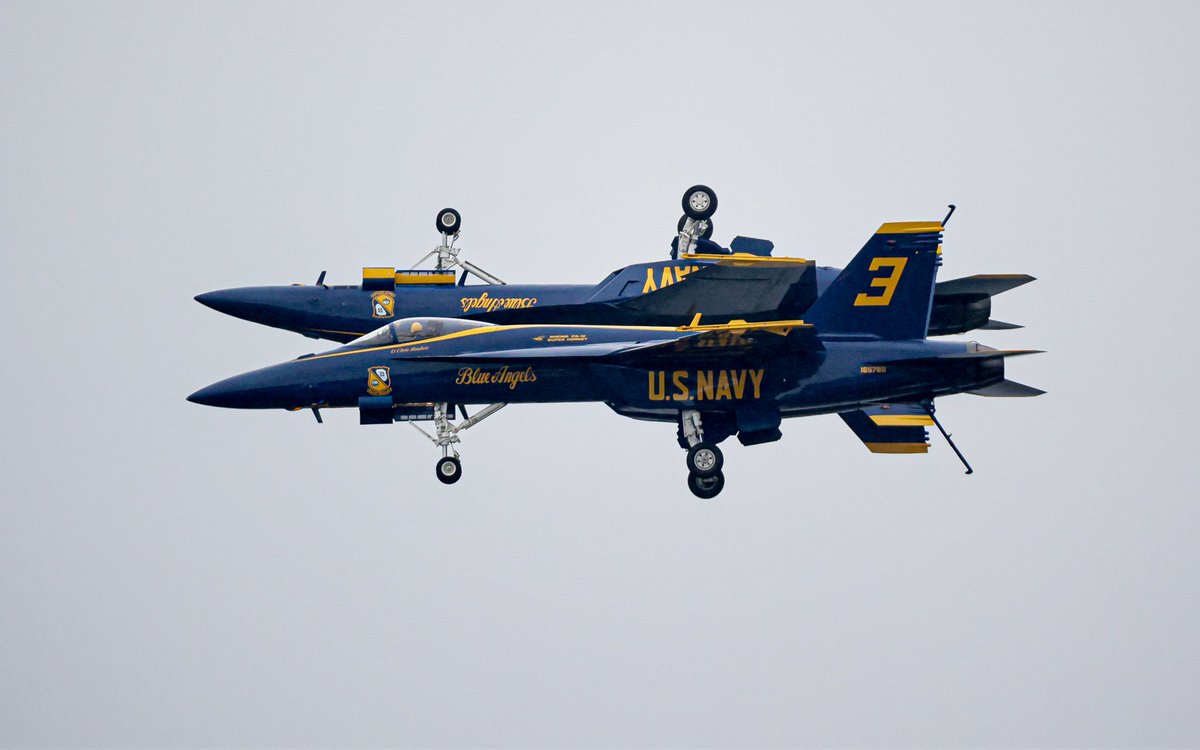 taboyd66's tweet photo. Shots from the Blue Angels over Harrisburg International Airport Friday afternoon. @USNavy @BlueAngels @airdotshow @FlyHIA https://t.co/g1QP2waxho