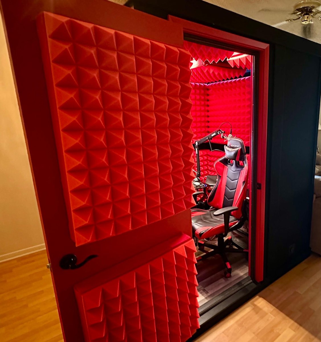 LAvocalbooths's tweet photo. A home setup feels more serious when the recording space is intentional. A better recording workflow usually starts with the room, not just the gear. @LAvocalbooths

Visit @LAvocalbooths to explore booth options.

#homestudiogoals #dreamstudio #audiophile #highendsetup #prosetup https://t.co/MeIaPDjwxk