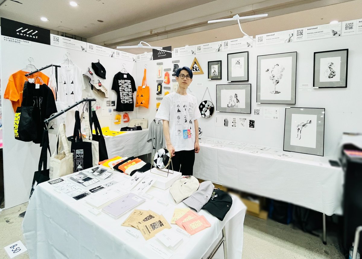 you_omoimeguras's tweet photo. デザフェス、今回は落選したので
ナンリ君のブースへ遊びに🕺

@nanri_omoime 
作品も物販も充実のデカブース

にゃんことみーこ@aico004 ブースも近く
刺繍キャップおそろ https://t.co/aS1gEbBaNT