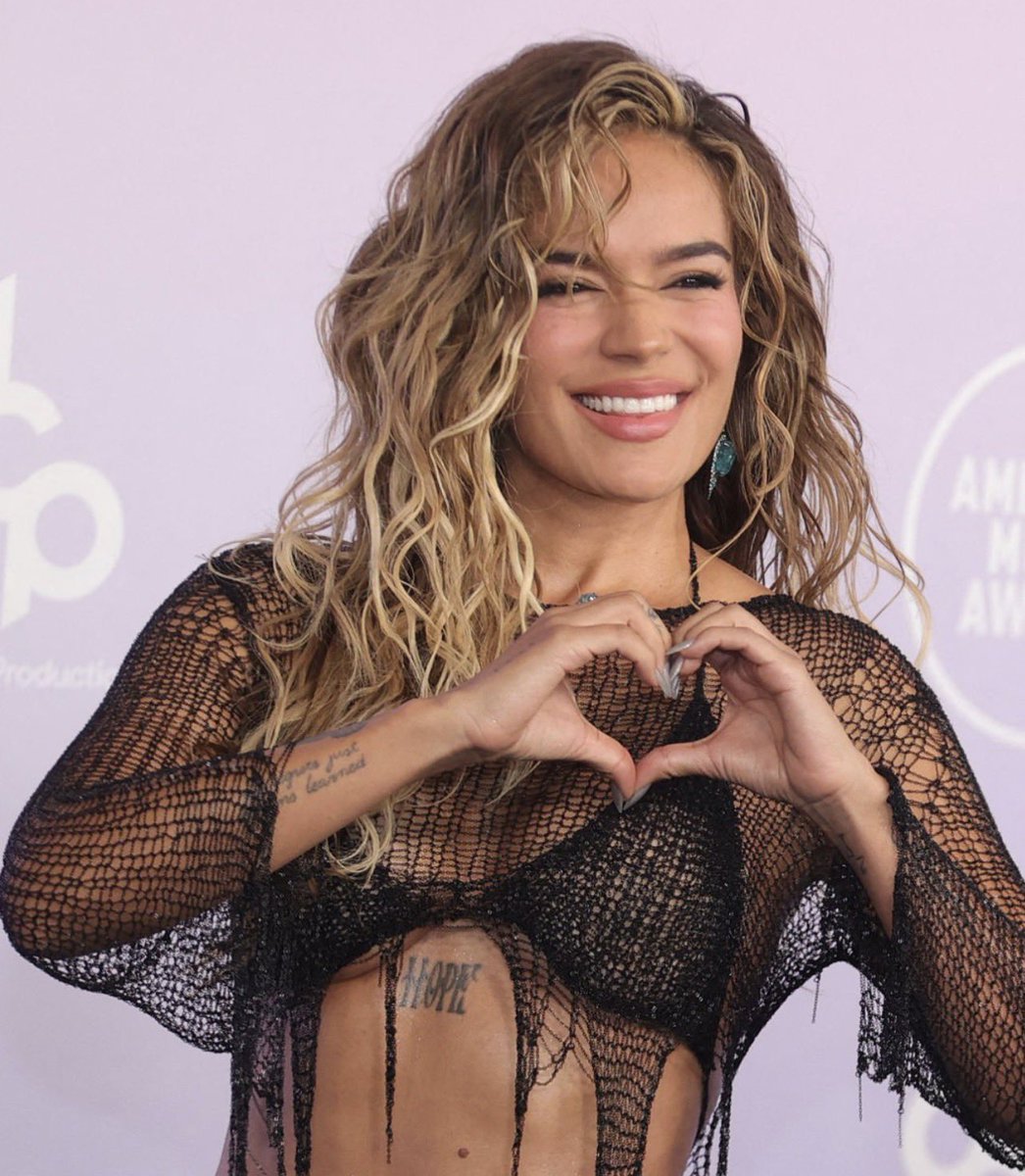 bichotarecords's tweet photo. Ya estamos aquí🖤 @AMAs https://t.co/JRgoNW9iI4