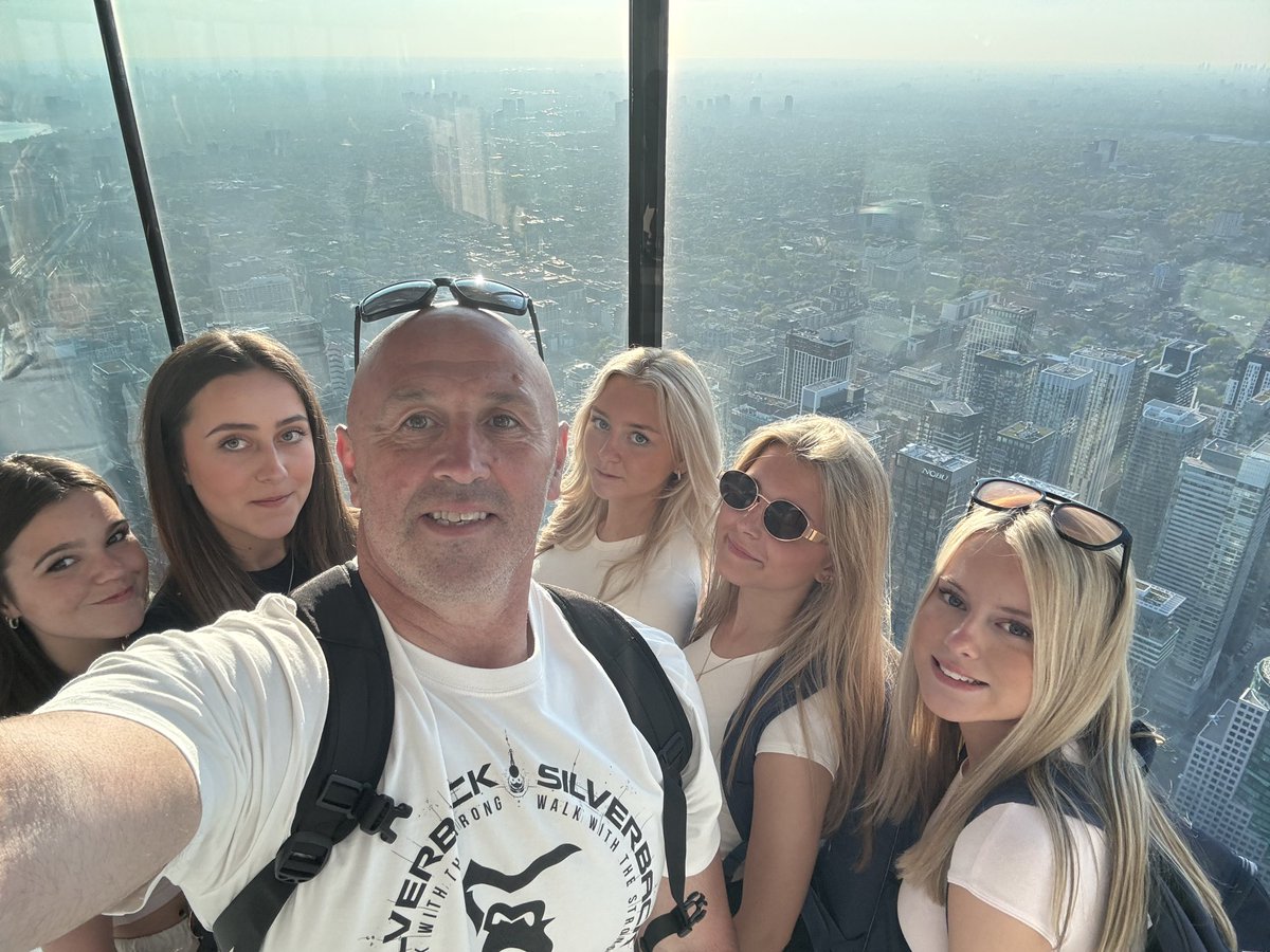 newbridgepe's tweet photo. CN Tower Take 2. https://t.co/BPwbi9USE4