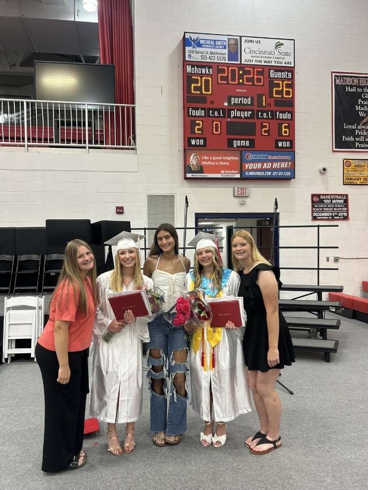 ASingleton_8's tweet photo. Graduation supporting my seniors ♥️🖤♥️ https://t.co/gdMwhcqIRh