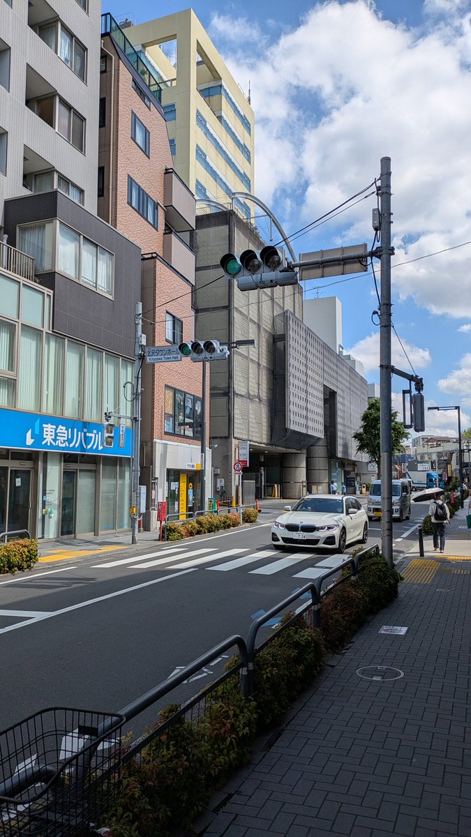 shimokita_b_fes's tweet photo. 【開催御礼】
月曜日朝、借りてた机を積んで下北沢を出発、赤ブーブー通信社さんにお返しして、主催のねこのすけのタスクは終了しました…。

皆さん、5月23日はお疲れ様でした…お会いできた事、本当に嬉しいです。
これからも、ぼざろの記憶がある皆で下北沢で集まりたいですね…。

#下北沢ぼざろ祭 https://t.co/G1lLHz7gYq