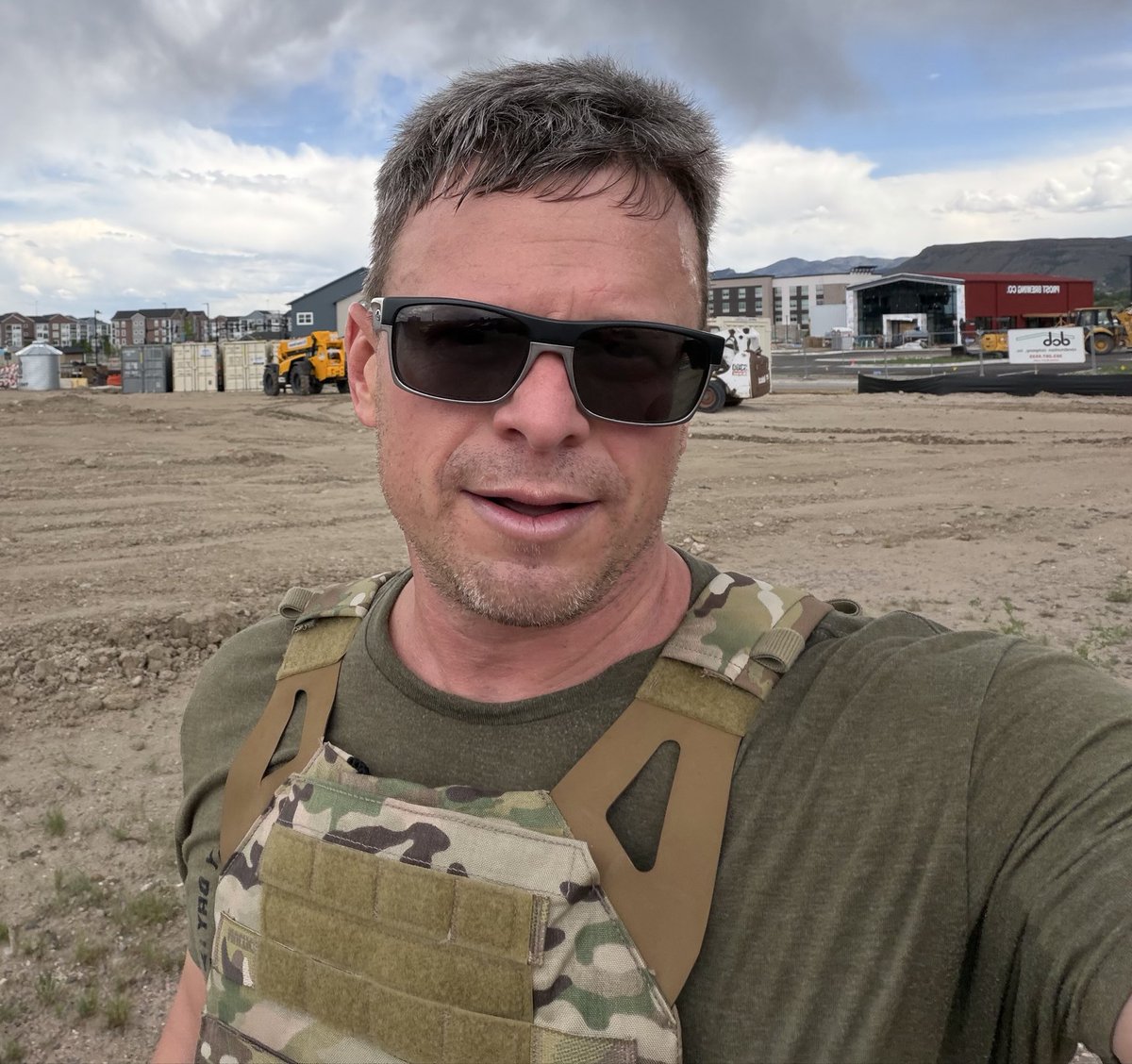 DerecShuler's tweet photo. Wesley and I knocked out the Murph today to commemorate those who died in service to our nation.

It was our first time and I was glad to have my son doing it!

1 mile (weighted)
100 pull-ups
200 push-ups
300 air squats
1 mile (weighted) https://t.co/HxfQ6AFUYr