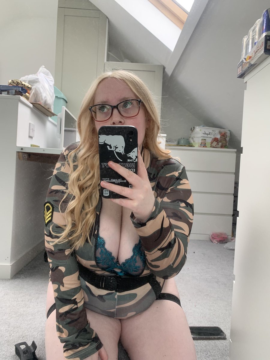 Lily tweet media