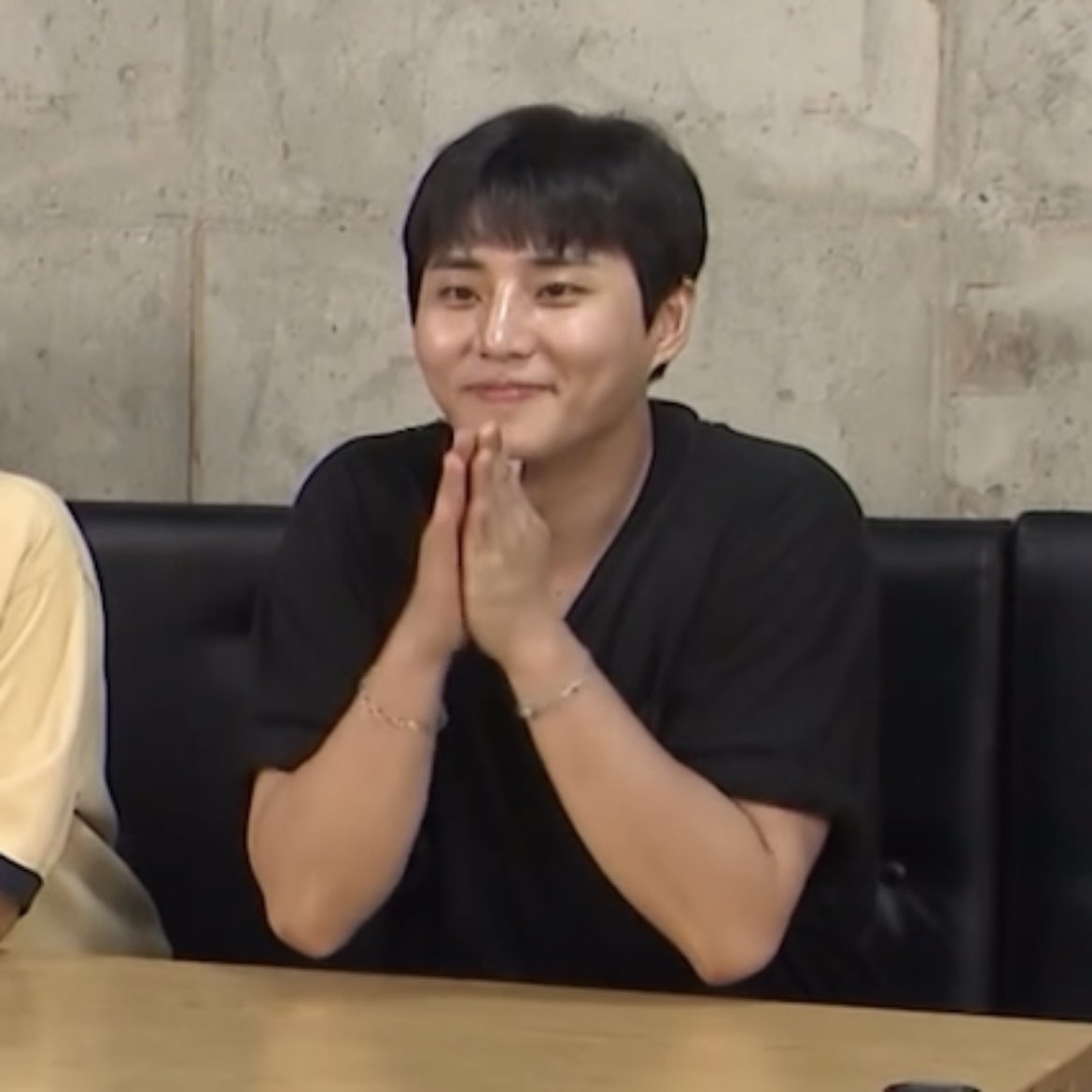 너츠 tweet media