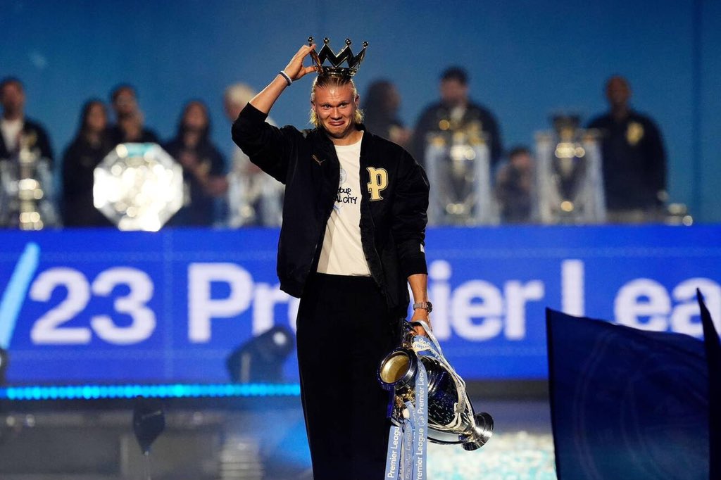 17 tweet media