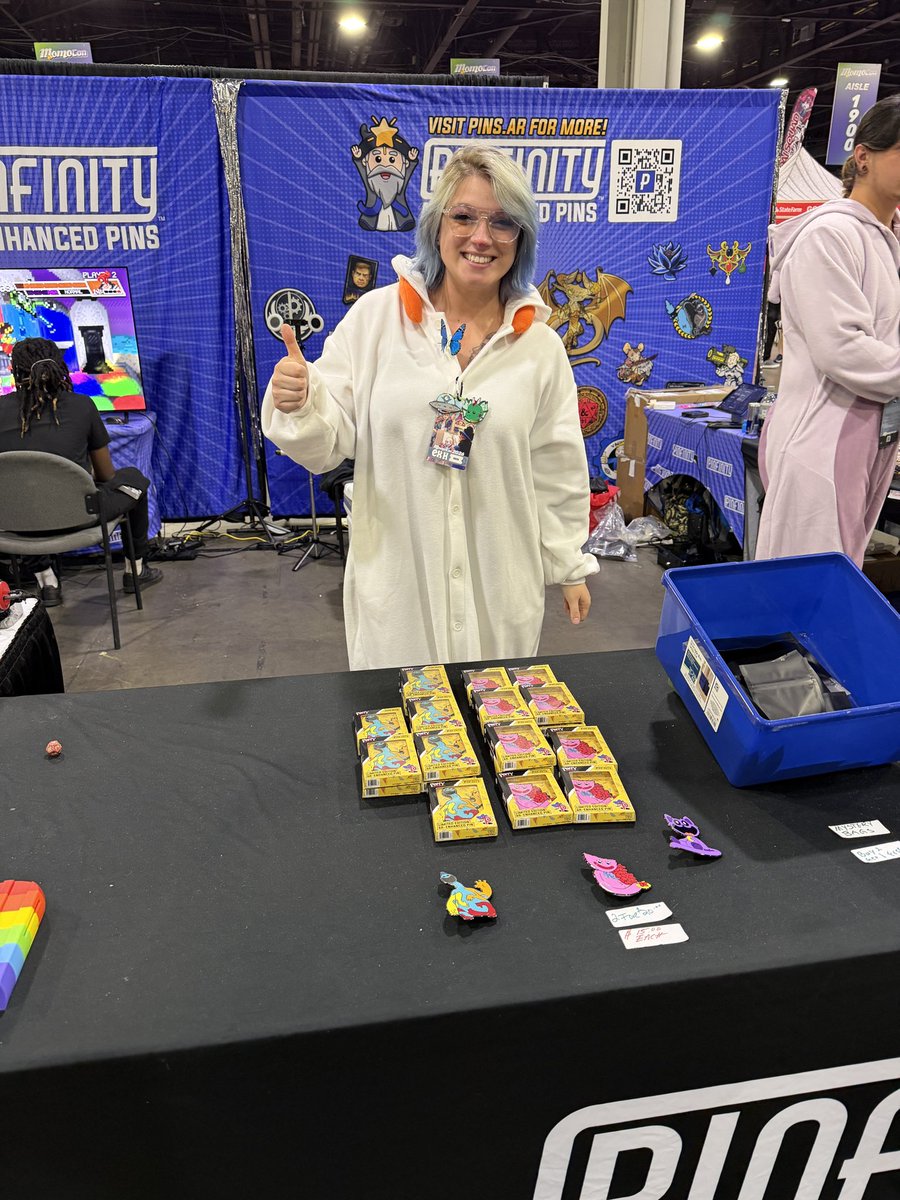 TibbersTTV's tweet photo. I finally got to go through the dealers den and artist alley yesterday before @MomoCon ended and found the @PinfinityAR booth!
Hailey from #Pinfinity was working the both and sent me home with these awesome #PoppyPlaytime augmented reality pins!
Thanks again Hailey, and the Pinfinity team these are amazing!
You can order these awesome pins here: https://t.co/NyFEijjYdH
@mobgamesstudios #MobPartnersInCrime #KissyMissy #DoeyTheDoughman #Catnap #MomoCon #MomoCon2026