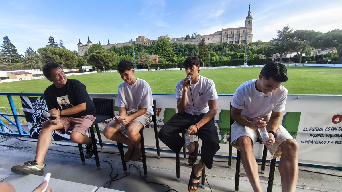 FrenteArlanza's tweet photo. Fabulosa tarde en nuestra Villa Ducal.
Los chavales se lo han pasado en grande.

¿Se os ocurre una vista mejor que esta?
Gracias @FPBurgosCF por vuestro apoyo.
Gracias @Burgos_CF por las facilidades.
Gracias @davidgb10_ , Oier Luengo y Fermin, por la disponibilidad y paciencia. https://t.co/RIzDShrgBx