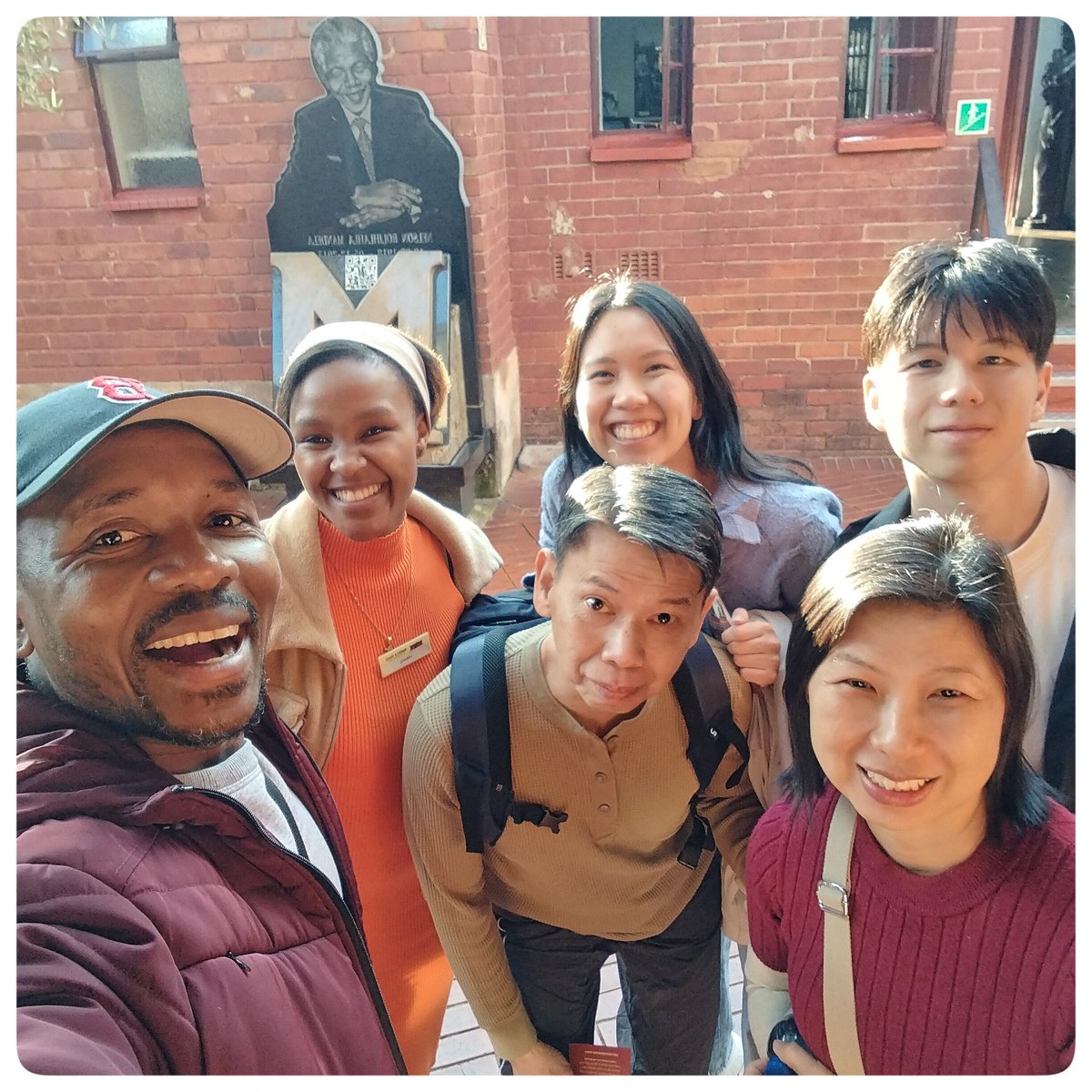 MicroAdventure5's tweet photo. J O Z I - &amp; - S O W E T O - T O U R 🇸🇬
We had such fun on Saturday with our wonderful Singaporean 🇸🇬 guests. We made it count for them!🤩

We visited the new @nineyardsjhb and had 🥗lunch at the new 🆕 @mysalvationcafe and their famous cheese 🧀 cake.
#microadventuretours https://t.co/VKgjQRNqEx