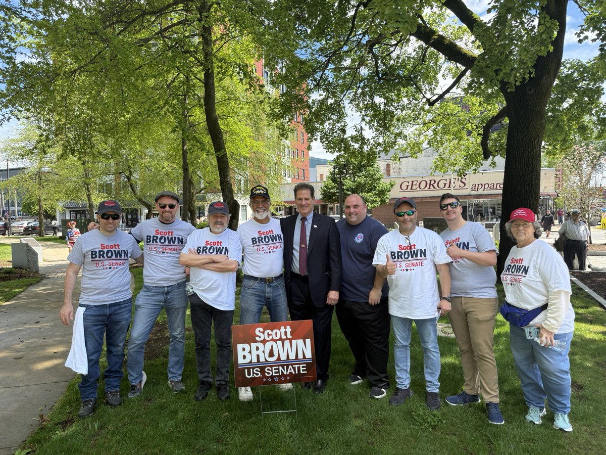 SenScottBrown's tweet photo. Finally the sun came out in Manchester as we celebrated Memorial Day and honored the heroes who gave everything for our freedom. Great seeing old friends and so many proud Americans out today.

Glad to see General Don Bolduc, who has endorsed me in this race. Thank you, Don, for your support. 🇺🇸