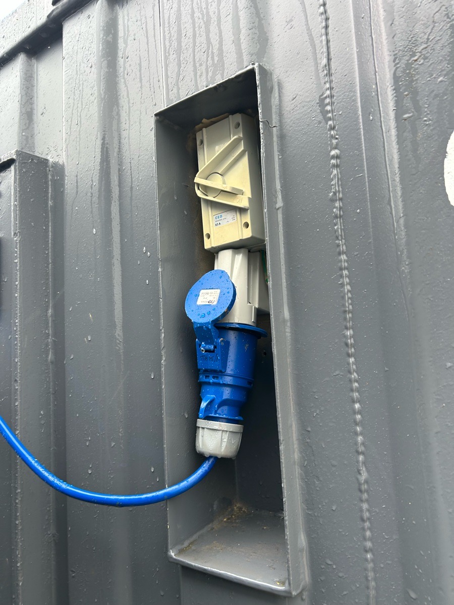 DefinitiveElecs's tweet photo. Did you know that proper lighting not only enhances your home's aesthetics but also boosts safety? Whether you're in Nottingham or Chesterfield, our team at Definitive Electrical Solutions is ready to help with expert lighting installations. https://t.co/Or31FwS0ng