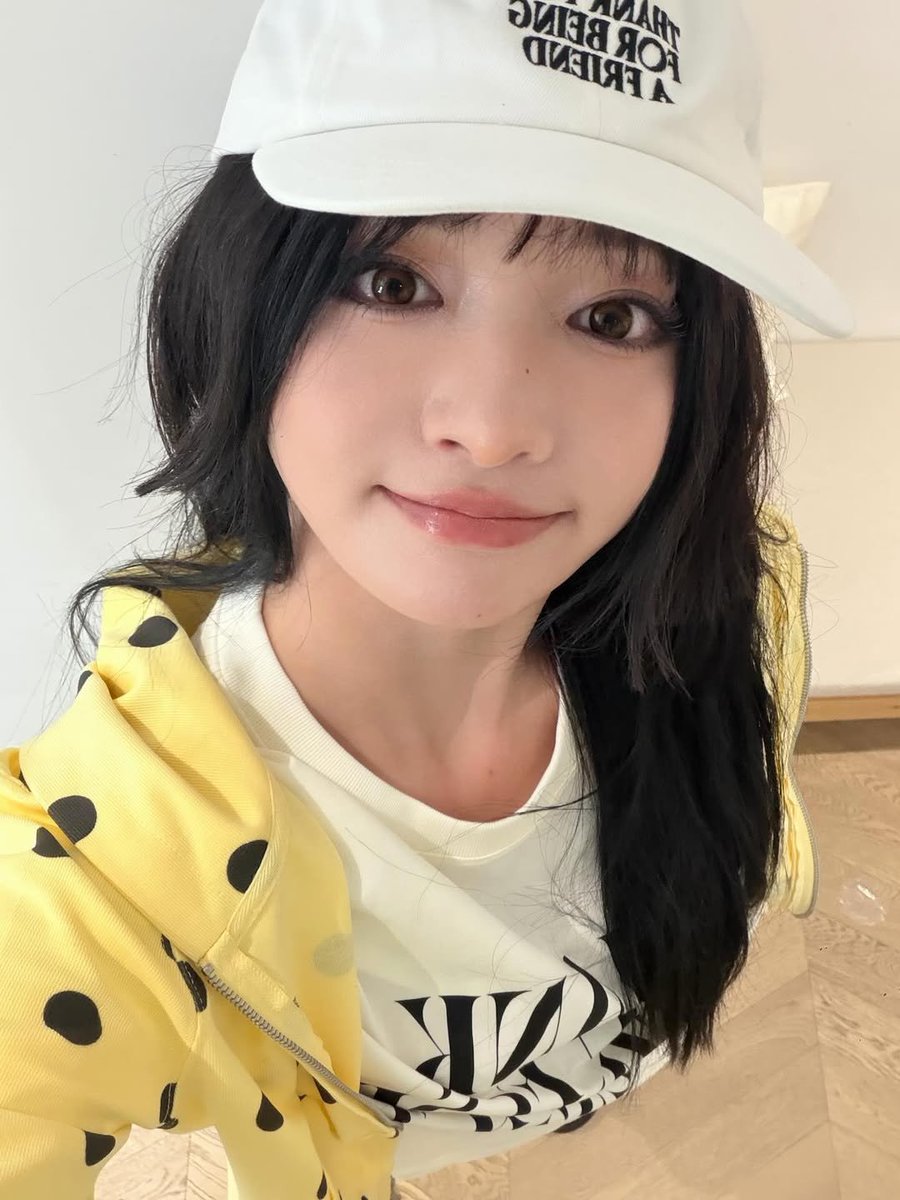 zhou_jieqeong's tweet photo. ⠀⠀⠀
⠀⠀⠀
今日主题：黄色波点、微卷长发，还有一顶小白帽 ♡

#周洁琼 ❇︎ #洁琼 ❇︎ #주결경
#JieJie ✧ #PinkyJie ✧ #PinkyJieqiong
#ZhouJieqiong ⋆ #Jieqiong ⋆ #Kyulkyung
⠀⠀⠀
⠀⠀⠀ https://t.co/2efU3v0Z4w