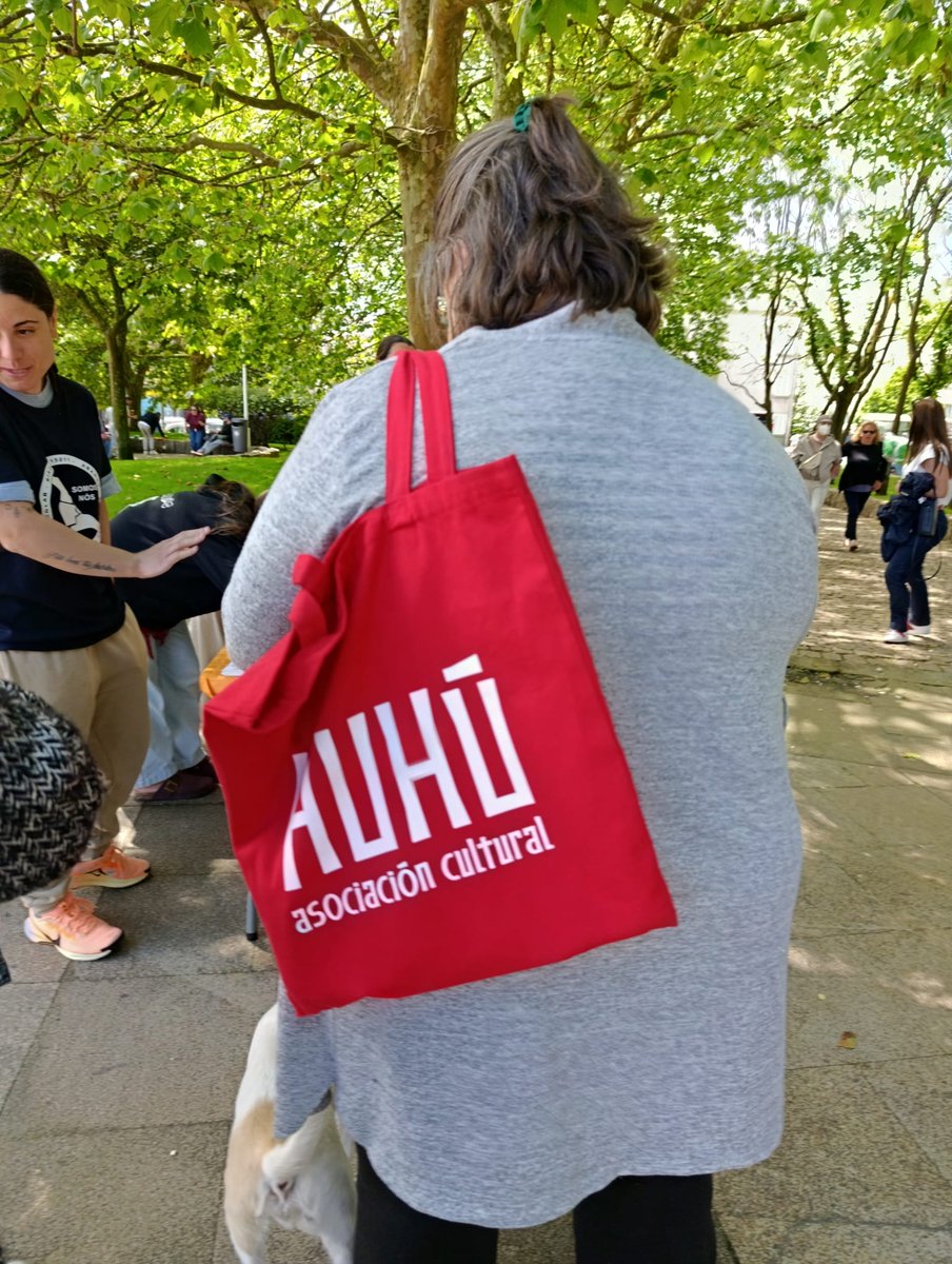 HuhuAAC's tweet photo. Da Coruña a Tomelloso, huhuers proselitas levan con eles a boa nova da @HuhuAAC e de Macheta!
Amen (e amén, tamén!)
O 1° paso para ser influencer top é ir á SEDE-NDAC ou a puntos de venda autorizados (Xarope) e facerte coa equipación reglamentaria 😎.
#Sárria #Huhú #Macheta https://t.co/LzWUGk7UPO